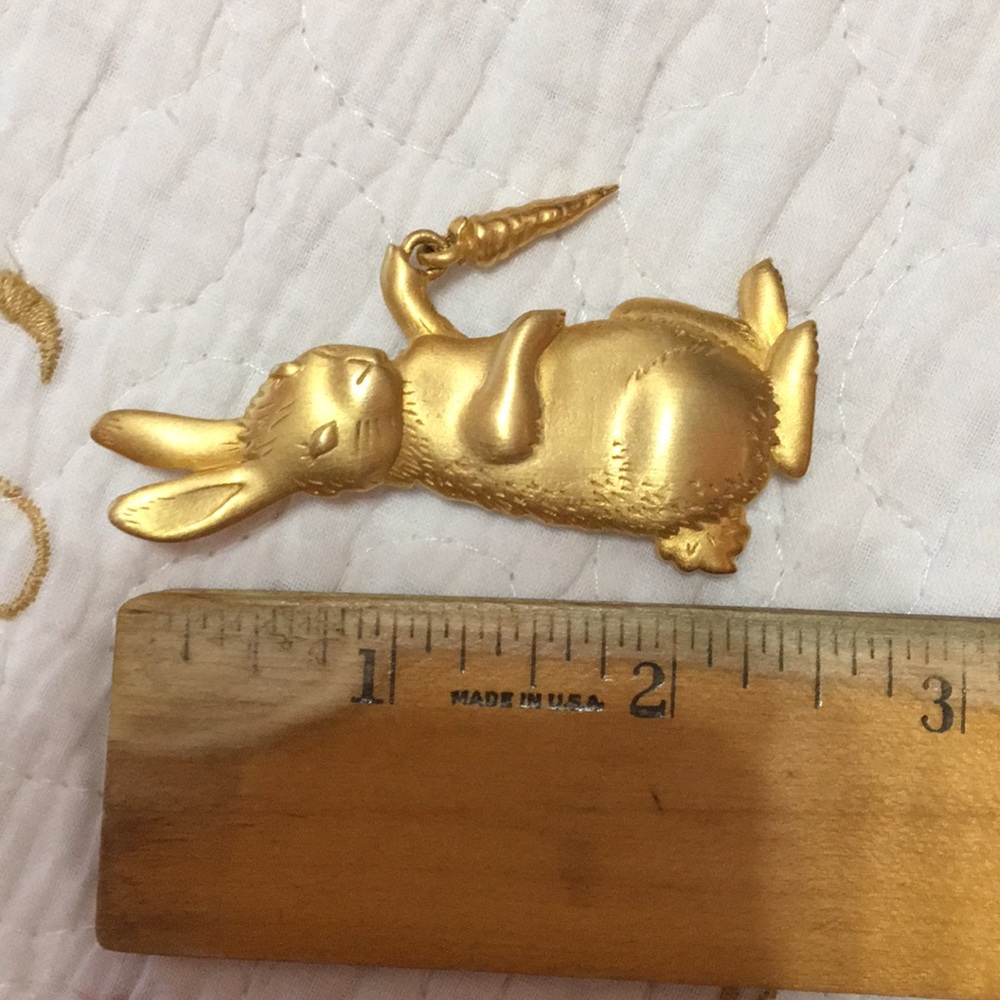 Golden Pin - Picture 3 of 3